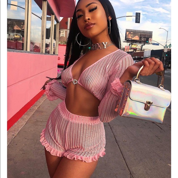 💞2-Piece Crop Top & Shorts Set - Picture 3 of 4
